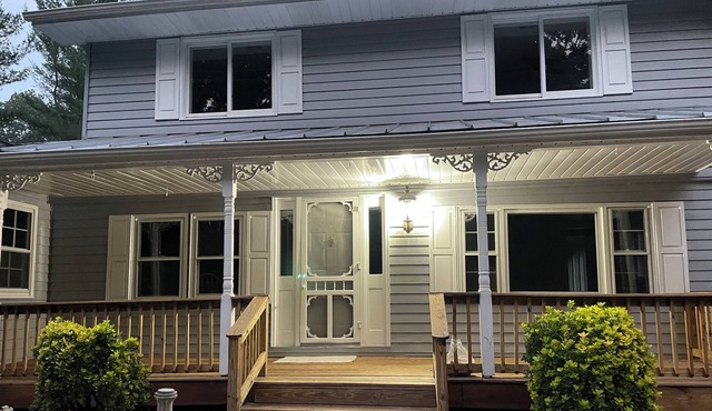 Huge Farm style home on 2.5 ac lot w/large back yard for gathering events & more