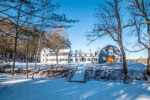 Huge Farmhouse Estate on South Pond with Extreme Privacy: Host Weddings