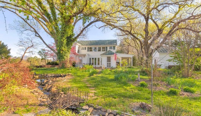 Huge Farmhouse with Heated Pool for Vacations and Retreats