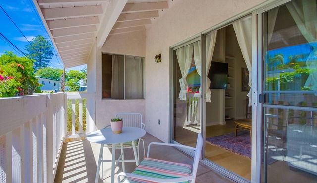 Huge Fletcher Cove Condo Solana Beach. 1 minute walk to sand