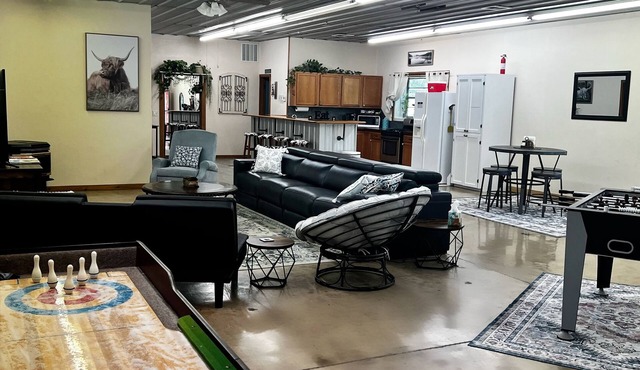 HUGE Gameroom-Style Barndo in the countryside, minutes to Lake McMurtry & OSU!