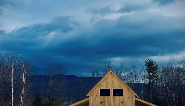 Huge Garden Loft for single or group stays at Baker Rocks - Ski, Climb, Swim