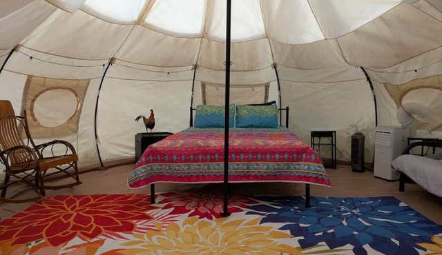 Huge Heated Tent w/King Bed on 175 Acre Farm