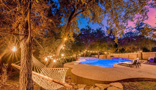 Huge Hideout l Heated Pool l Pool table
