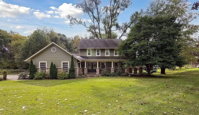 Huge Home and Yard Perfect For Groups & Families!