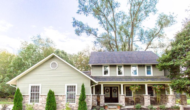 Huge Home and Yard Perfect For Groups & Families!