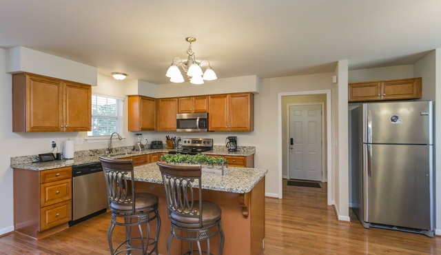 Huge Home for Groups 7min to Downtown