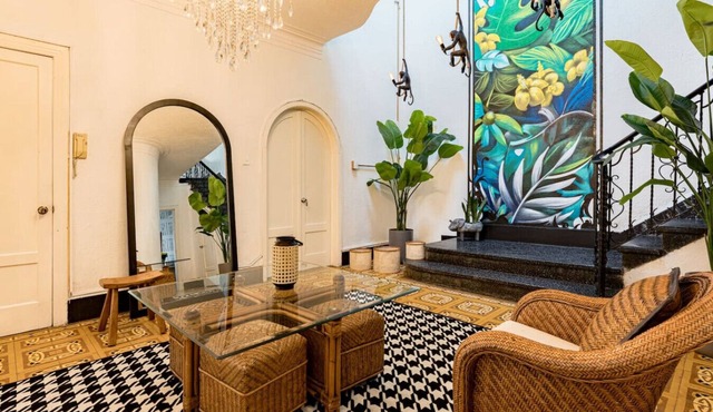 Huge Home for 23, Near Hotspots | FIFA World Cup