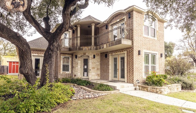 Huge Home in Downtown ATX/Large Groups Welcome/Walk Everywhere!