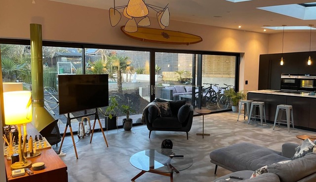 Huge home in central Hove with heated swimming pool and indoor table tennis.