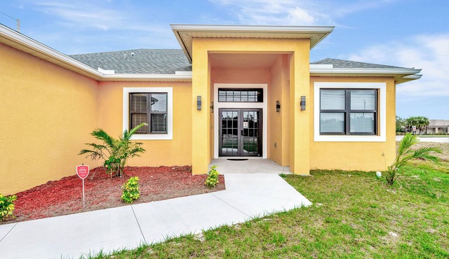 HUGE Home in Lehigh Acres Near RSW International Airport and JetBlue Park.