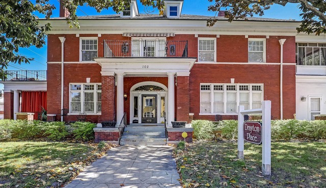 Huge Home in Starland District, Heated Pool Access