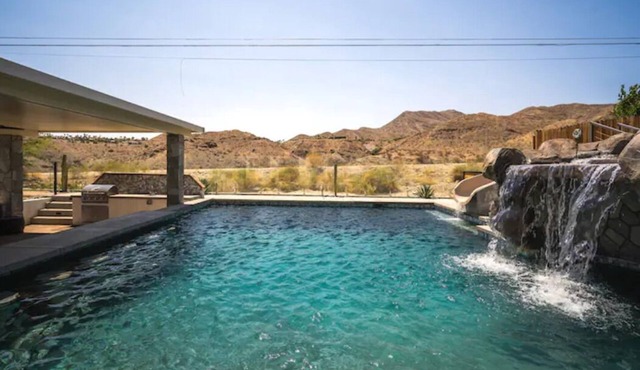 Huge Home: Pool, Grotto, Water Slide, Swim Up Bar, Hot Tub, Fire Pit, Game Room