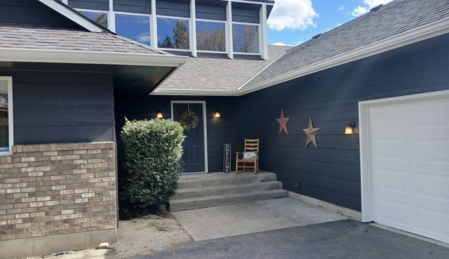 Huge Home, Pool Table, Hot Tub