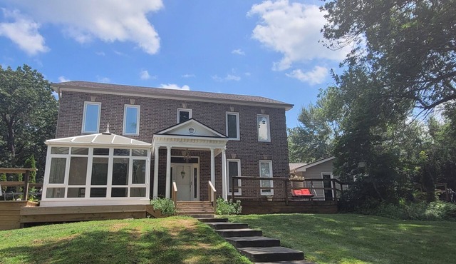 Huge Home, Sleeps 24, Hot Tub, Pool Table