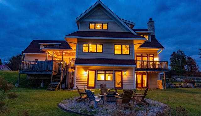 Huge Home & Studio-Hot Tub-Sauna-Pet Friendly-Amazing Views