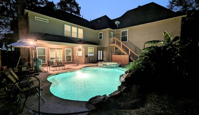 Huge home w/pool-hot tub-game rm - NO NOISE