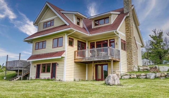 Huge Home w Studio Apt-Mountain Views-Hot Tub-Sauna