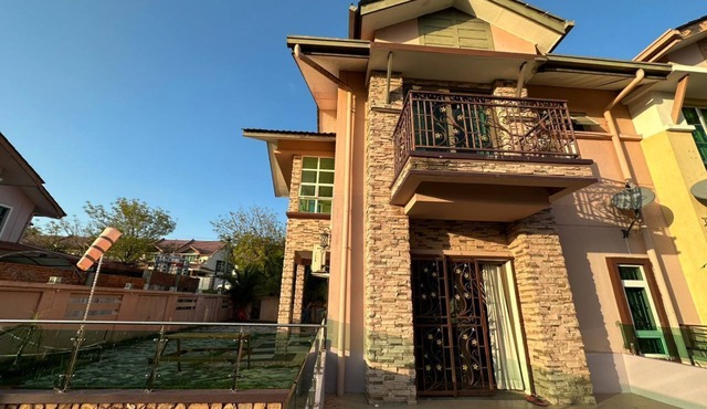 Huge Homestay in Town! Can fit 15-20 pax