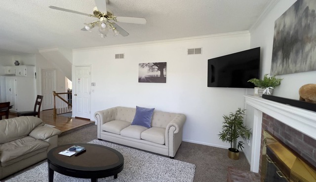 Huge house 4BR, 3 Bath with High Speed Wifi