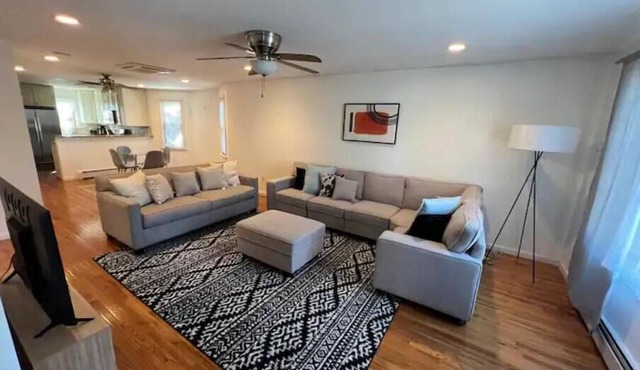 Huge house by NWK Airport and 20 mins to NYC