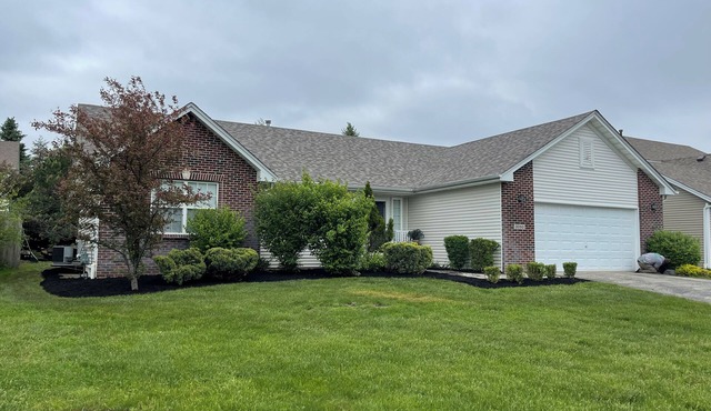 Huge house for large groups! Basketball court, arcade, putting green.4 bathroom