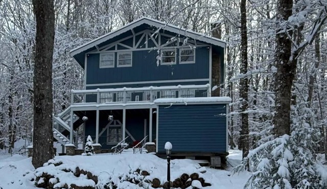 Huge House in amazing Beech Mountain with Game Room, Hot Tub, Sauna, & Fire Pit!