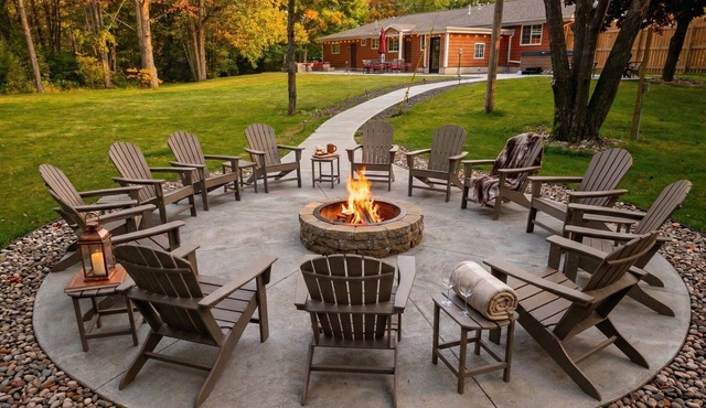 Huge House near Pictured Rocks, Trails, Hot Tub, walking distance to Casino/Bars