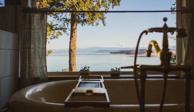 HUGE House-Ocean Views-Hot tub!-pet friendly