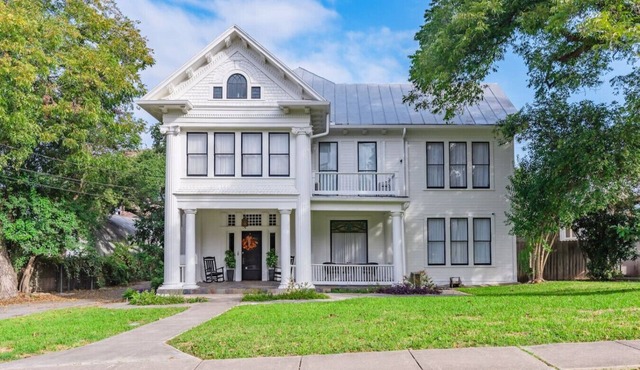 Huge house, perfect for big families & large groups