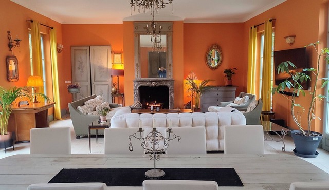 Huge House with Private Pool,Movie Lounge, Pizza Oven. 12k Dinan 30 mins beaches