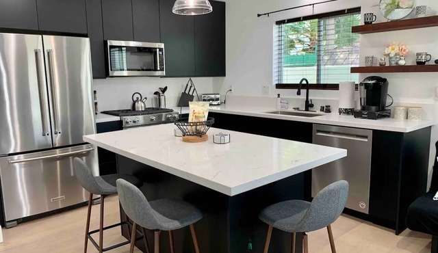 Huge House with Views of Hollywood sign! 3B/3BA