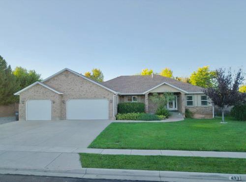 Huge immaculate home! Memories await!