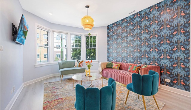 Huge Jungle Retreat w/Ping Pong + Huge Basement. Walk to Wrigley, Restaurants