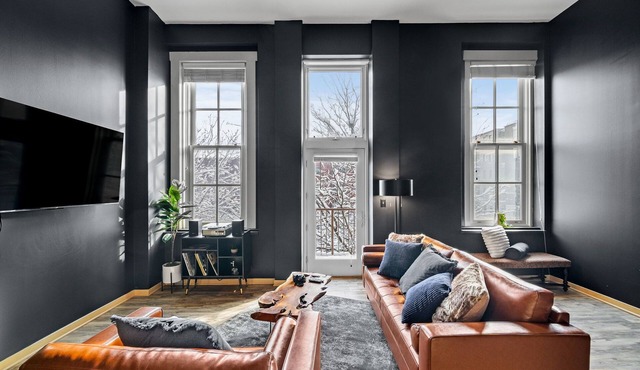 Huge King Bed Loft Downtown - Balcony - Grocery - Brewery - Court Ave Nightlife