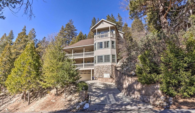 Huge Lake Arrowhead Home w/3 Decks & Grill!