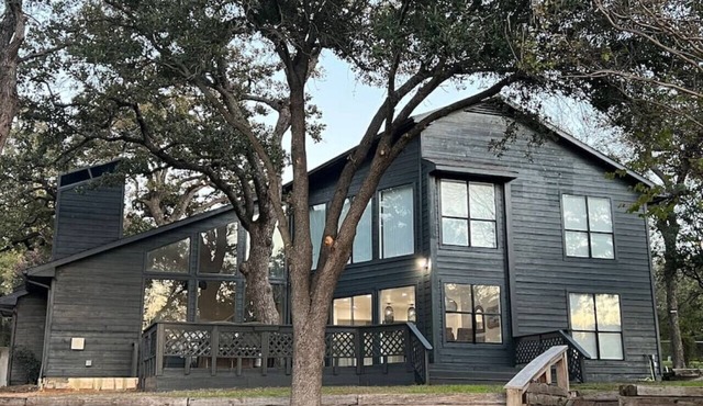 Huge Lakefront Getaway Hot Tub, Deck, Sleeps 16