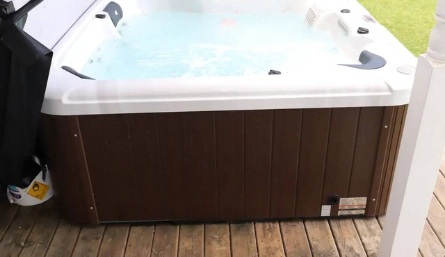 Huge lakefront room, pool, hottub, sauna #10