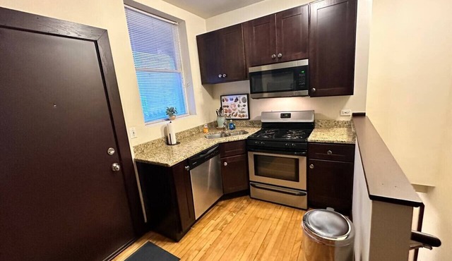 Huge Lakeview Retreat Sleeping 20 with Parking!