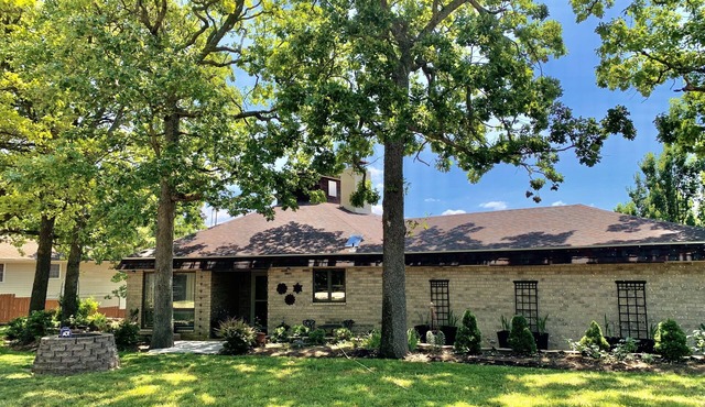 Huge Lakeview|Unique Retreat on Truman Lake|Outdoor Firepit/180°IndoorViews