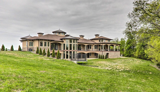 Huge Lebanon Estate w/Resort-Style Amenities