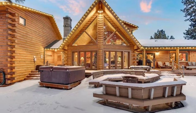 Huge Lodge | Private Lake, Hot Tub, Chef’s Kitchen, 9 Acres