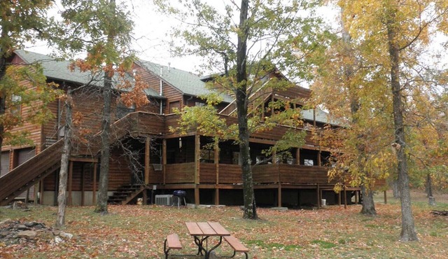 Huge Log Cabin Perfect for Family Reunions & Church/Corporate Retreats
