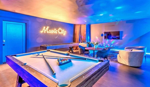 Huge Lux Home! 17 beds! Insta! Baller Game Room!