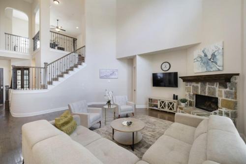 Huge, Luxe 5BR Frisco Retreat with Private Movie Theater, Home Office, and Spacious Yard