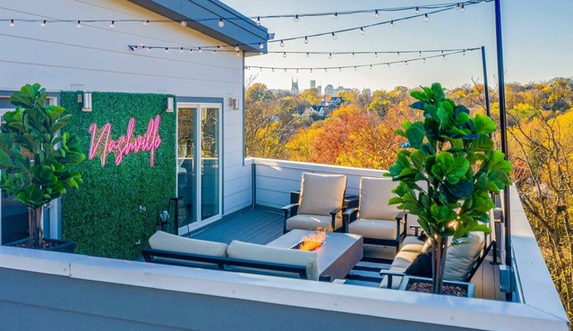 Huge Luxe Home! 11 Beds - Rooftop Fire pit!