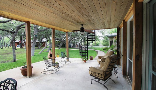 Huge Luxury Home including 3 Beautiful Cottages only 20 min drive to Concan,TX