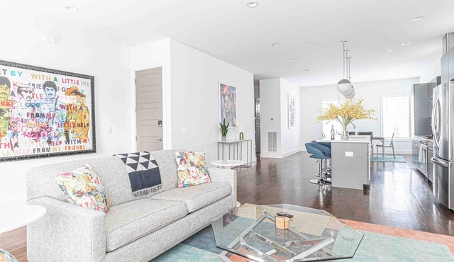 Huge Luxury Home with 7 Beds, Balcony & Fireplace