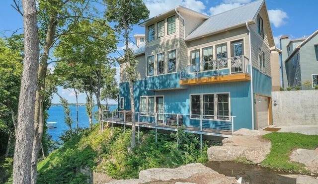 Huge Luxury Lakehouse + Dock + Firepit + Private Waterfall, Pontoon for rent!