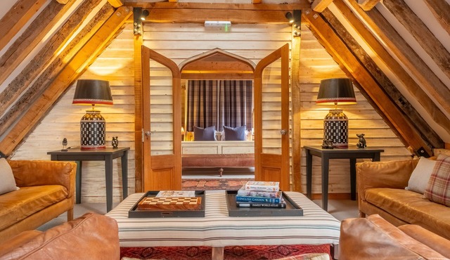 Huge luxury loft cottage in historic country estate - Belchamp Hall Hayloft